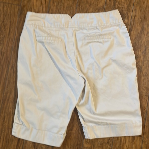 Cato Women’s shorts size 10. Tan 97% cotton and 3% spandex in great condition - Picture 4 of 10
